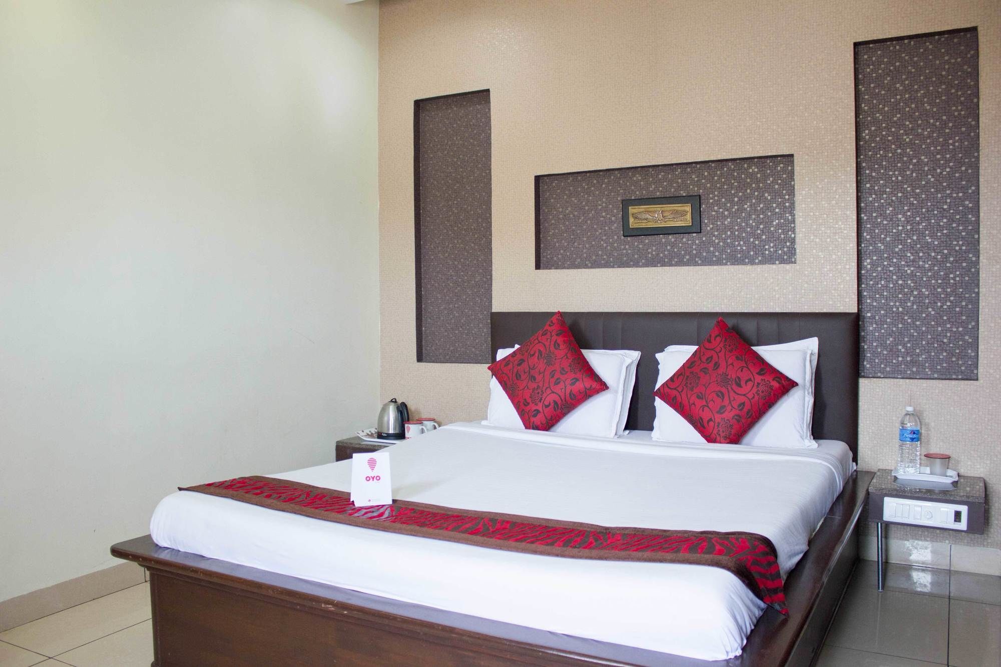 Oyo 4895 Abi Krishna Hotel Pondicherry Exterior photo