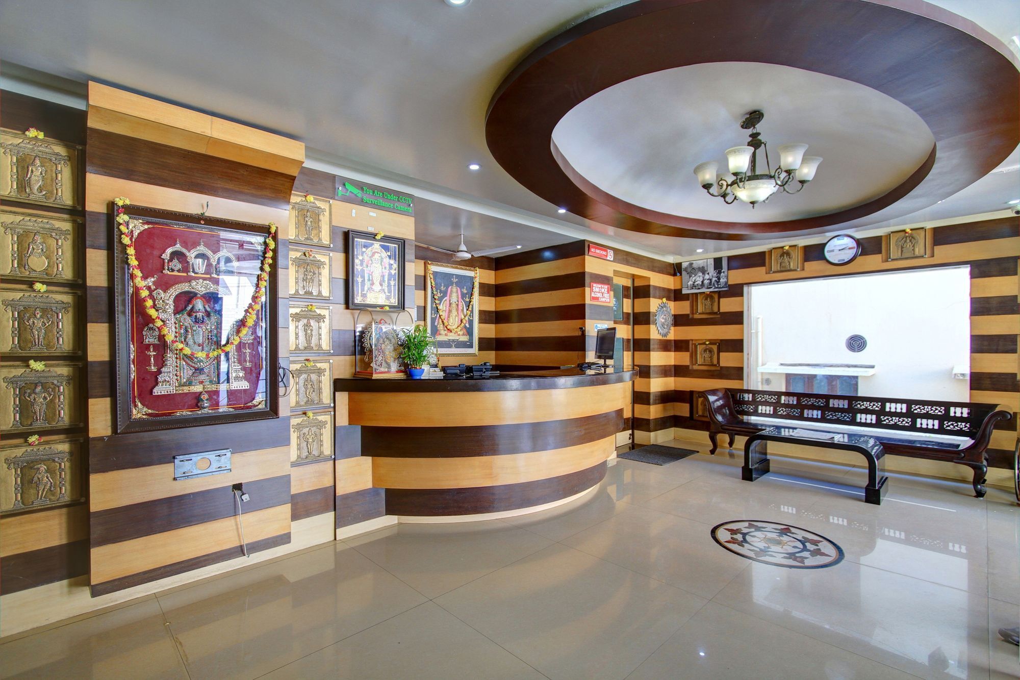 Oyo 4895 Abi Krishna Hotel Pondicherry Exterior photo