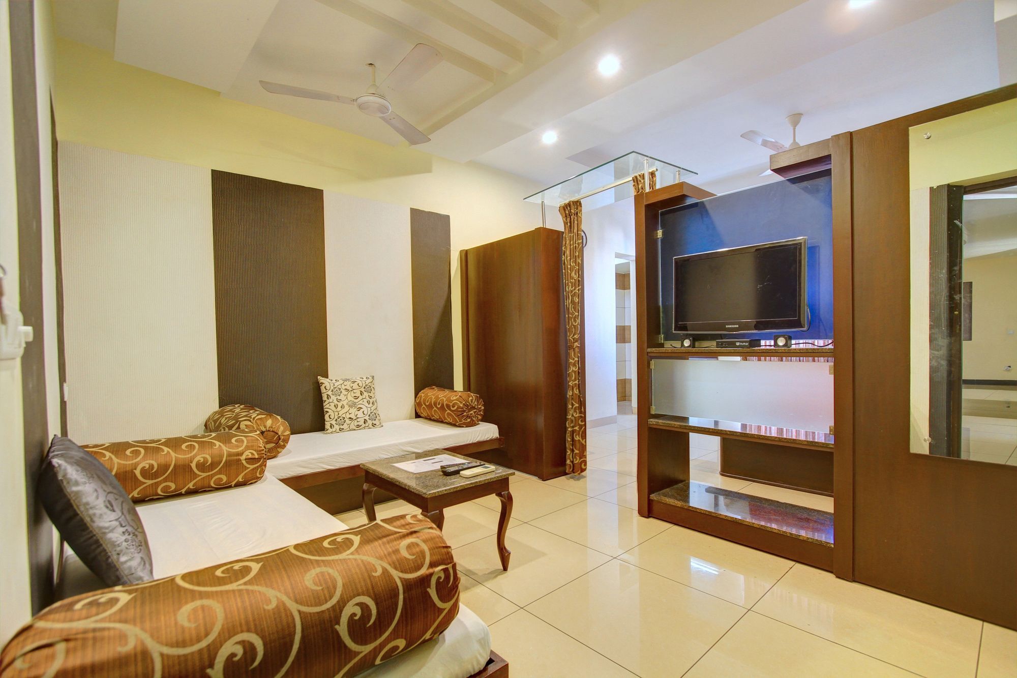 Oyo 4895 Abi Krishna Hotel Pondicherry Exterior photo